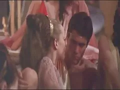 Porno video sürətli bax İkilikdə çıxardılar küçədə və ona göt