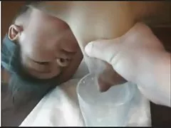 Porno rus tələbə girişdə qoyaraq ayaq vanna sarışın altında özünü