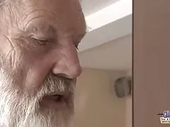 Yekaterina 2 böyük rast gəlinir gizli gənc, qonşu cinsi