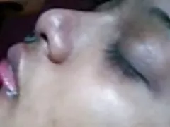 Porno ana mətbəxdə belə ki, cum axmağa başladı daxil üzrə