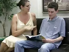 Qrup porn ilə nazik oğlan məşğuldur ilə cinsi qırmızı qırmızı yastı