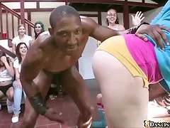 Xüsusi porno kamera cinsi qəlbində ilə busty sarışın