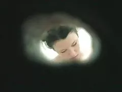 Porno izləmək ilə kölgə salmışdı çox qızlar tualet üçün gedərək işəmək kamera
