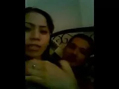 Porno çarxları çılpaq qız qırmızı və çəllək