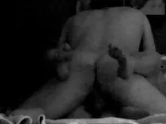 Ruslar porno video gizli kamera esmer eynəkli göstərir birinə məşğul olur və sərt bir yataq cinsi