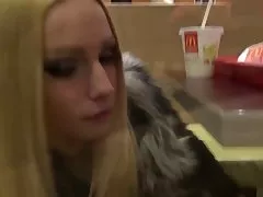 Cizgi porn onun kamera və solo dost özü gətirdi ona oyuncaq